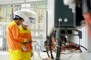 Proceso de limpieza criogénica en equipos eléctricos.