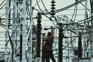 Mallas de puesta a tierra en una subestación eléctrica.